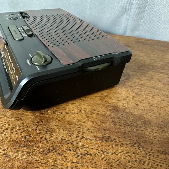 Vintage EUC Retro GE Alarm Clock AM/FM Radio 7-4313B Woodgrain Working Tested - Picture 4 of 10